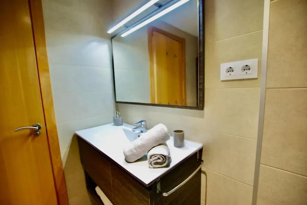 Apartment V&V Lloret-Apartamento Fenals Exclusivo Apartamento Para 6Pax Totalmente Renovado Con Piscina, Gimnasio, Parking Y Area Infantil Lloret de Mar