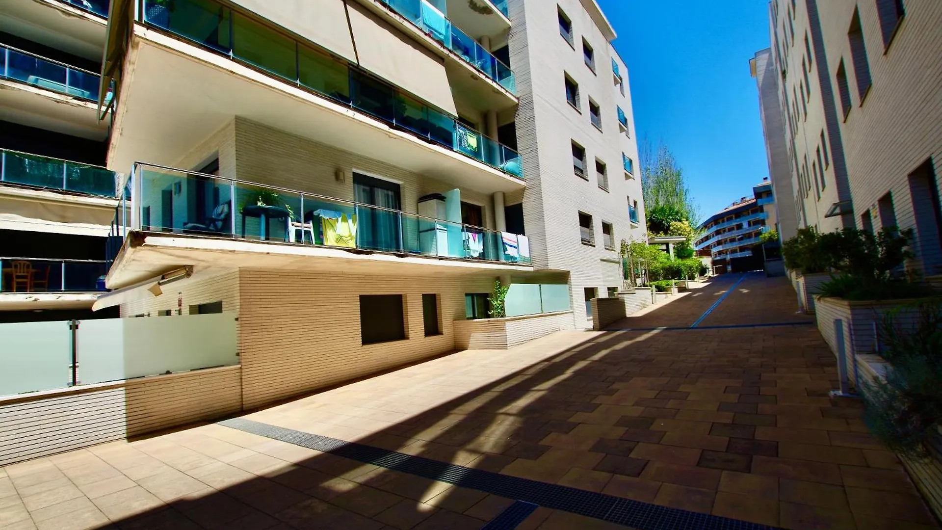 V&V Lloret-Apartamento Fenals Exclusivo Apartamento Para 6Pax Totalmente Renovado Con Piscina, Gimnasio, Parking Y Area Infantil Lloret de Mar 0*,  Spain