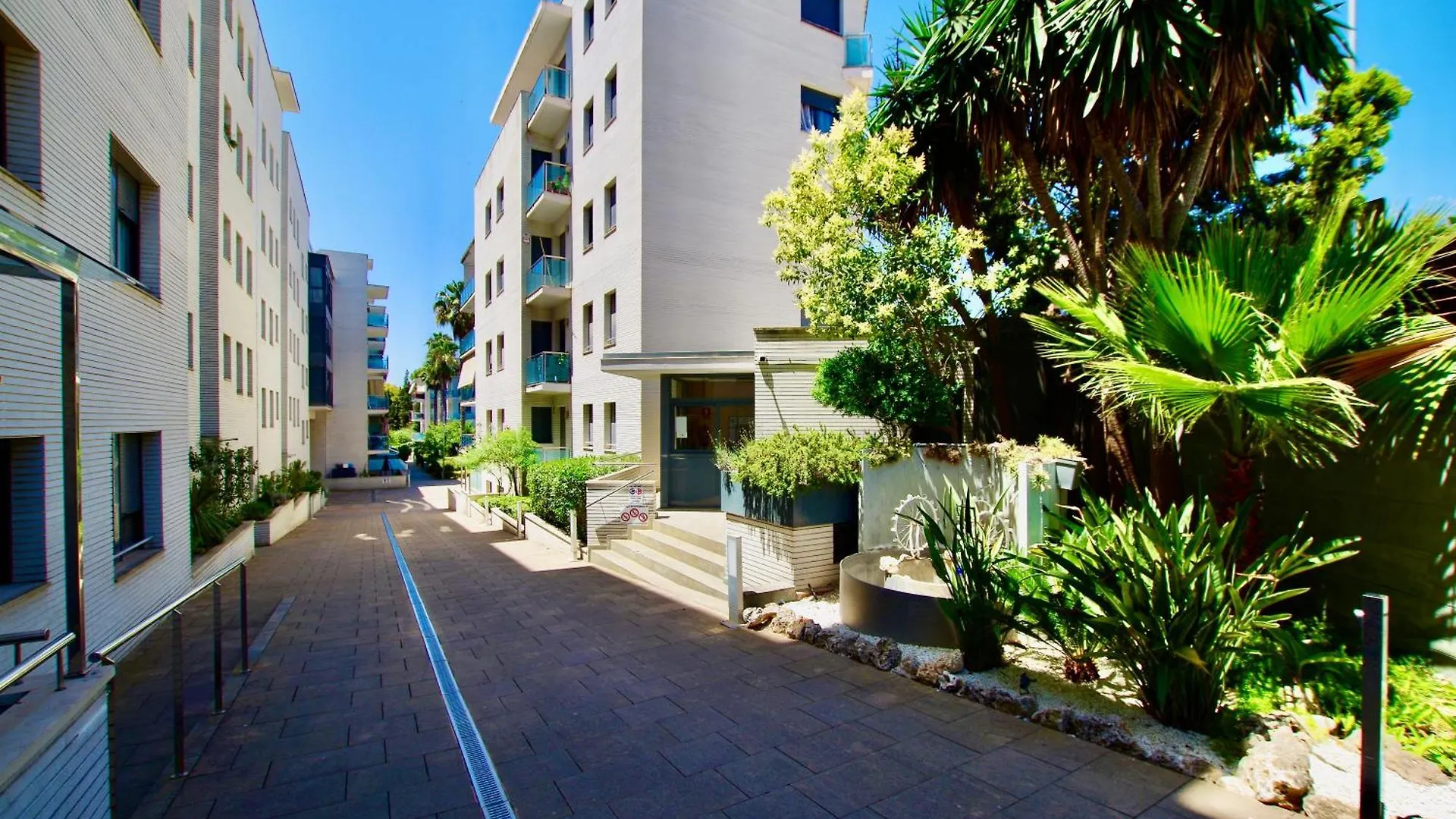 Apartment V&V Lloret-Apartamento Fenals Exclusivo Apartamento Para 6Pax Totalmente Renovado Con Piscina, Gimnasio, Parking Y Area Infantil Lloret de Mar